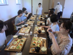レストランで食事